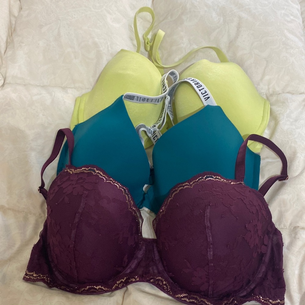 Victoria secret 34dd bras 2 like new
